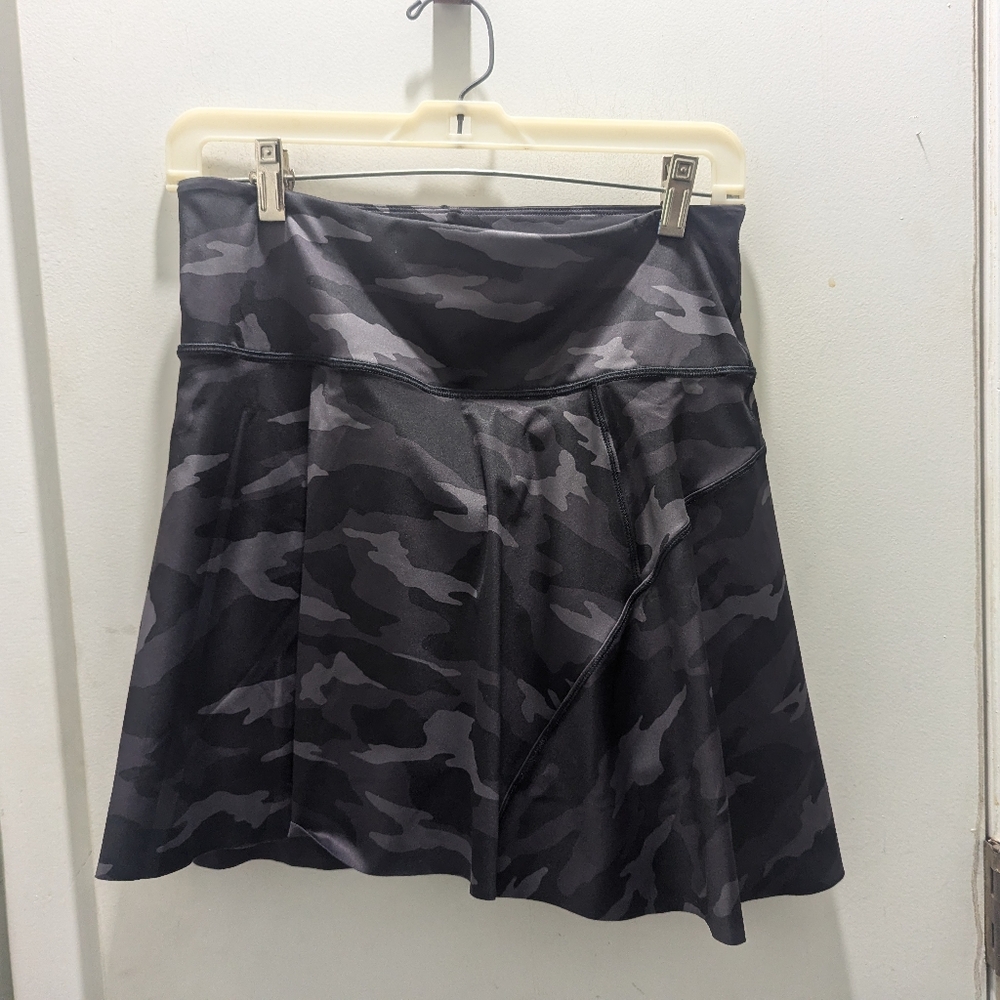 Athleta Skort Size Small Black camo look